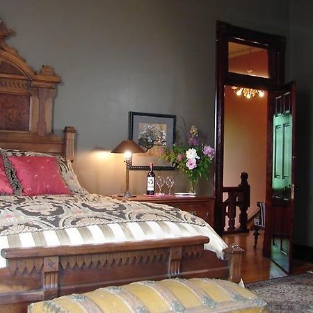 Whiskey Mansion Bed & Breakfast Saint Joseph Cameră foto