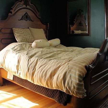 Whiskey Mansion Bed & Breakfast Saint Joseph Cameră foto