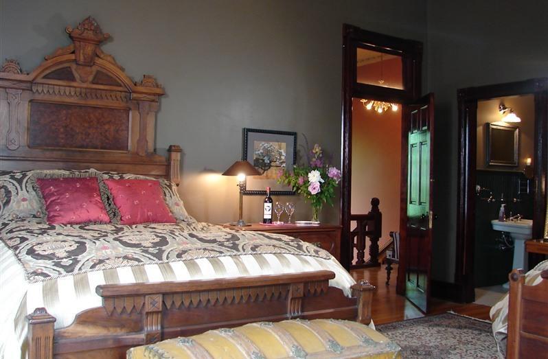 Whiskey Mansion Bed & Breakfast Saint Joseph Cameră foto