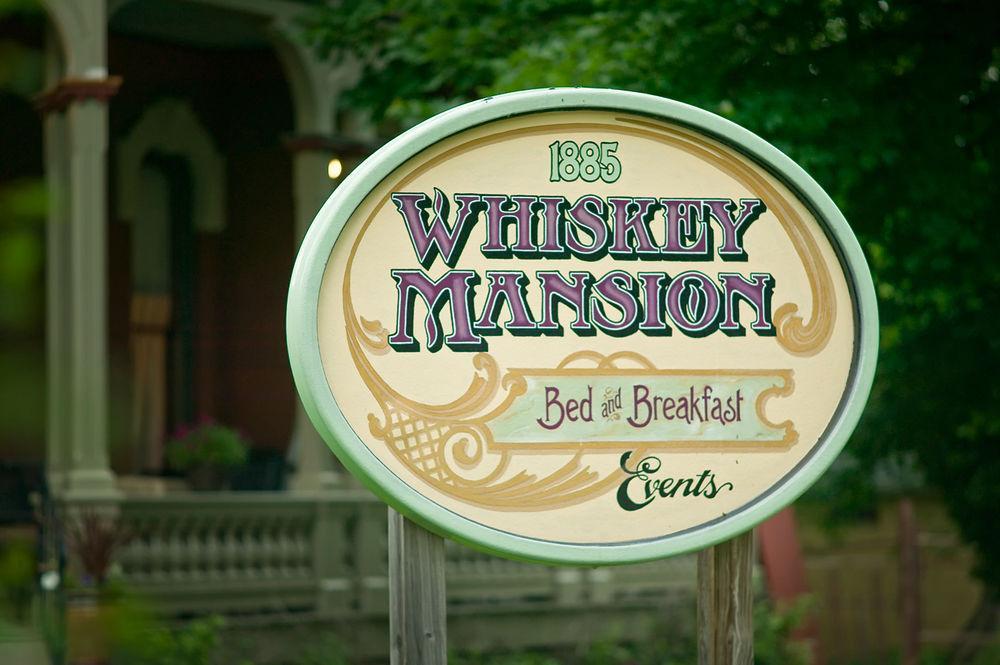 Whiskey Mansion Bed & Breakfast Saint Joseph Exterior foto