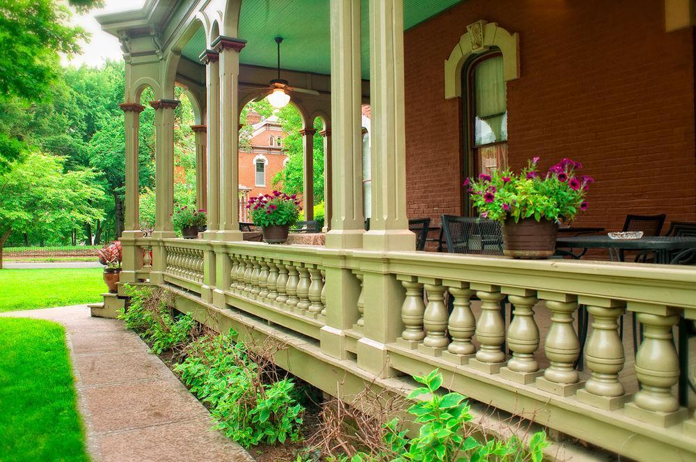 Whiskey Mansion Bed & Breakfast Saint Joseph Exterior foto