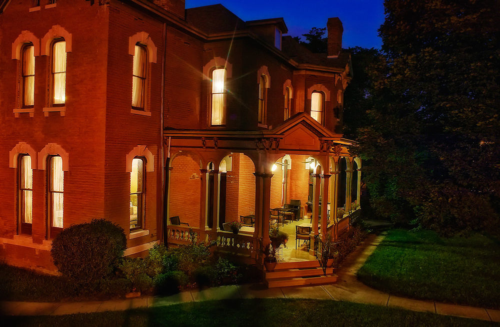 Whiskey Mansion Bed & Breakfast Saint Joseph Exterior foto