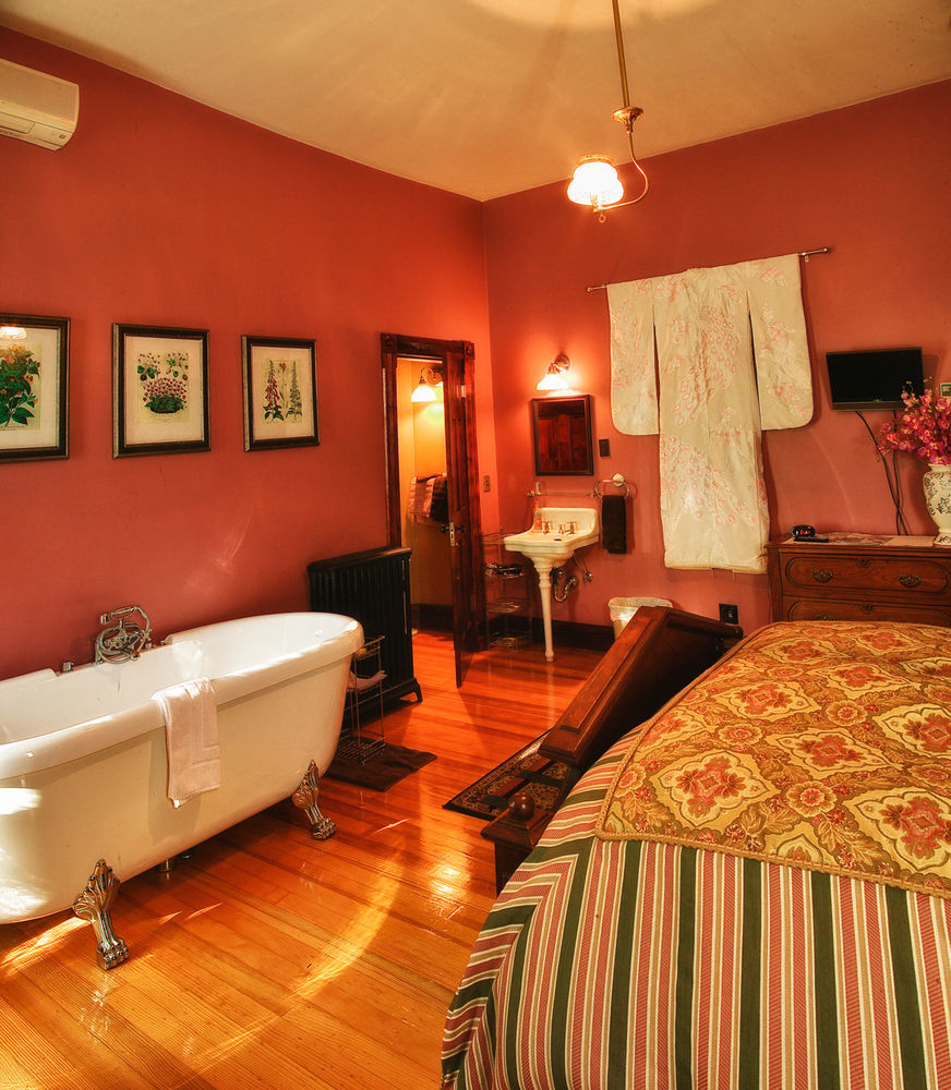 Whiskey Mansion Bed & Breakfast Saint Joseph Exterior foto