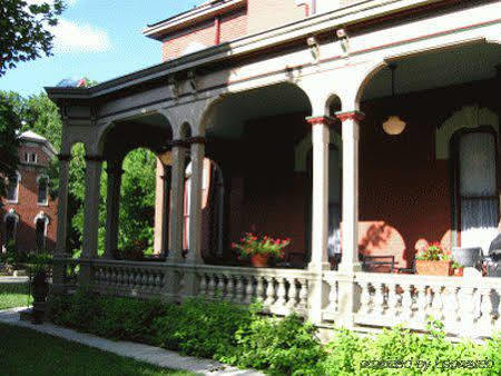 Whiskey Mansion Bed & Breakfast Saint Joseph Exterior foto