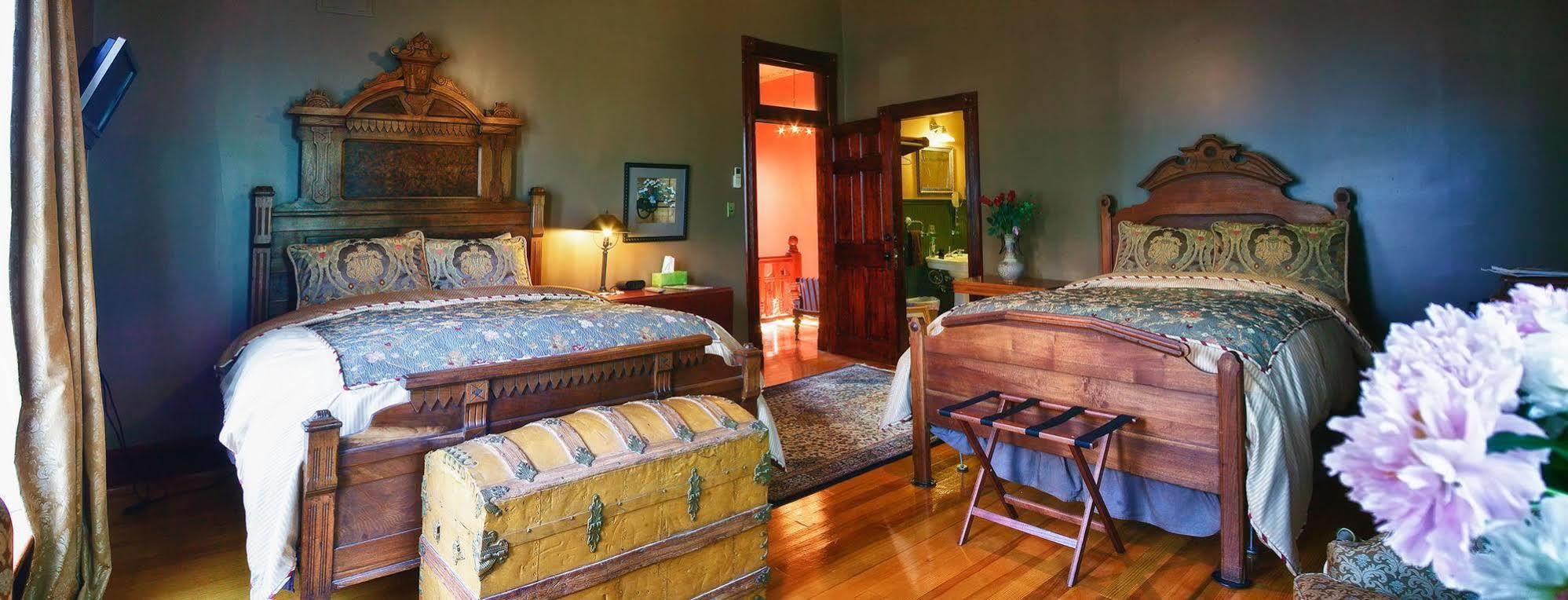 Whiskey Mansion Bed & Breakfast Saint Joseph Exterior foto